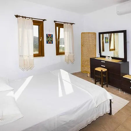 Holiday home Central House With Shared Pool Near Paradise Bay In